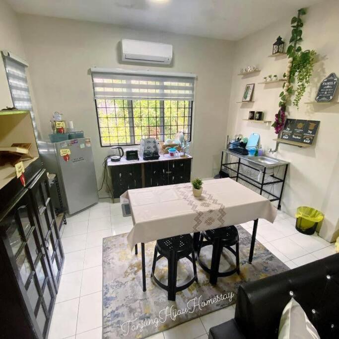 Tanjung Hijau - Bukit Beruntung - 2ndfloor - 4 Bedrooms *