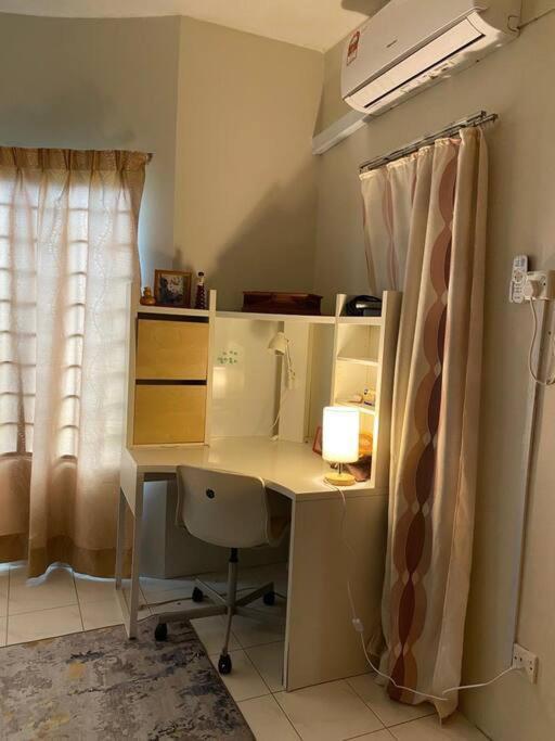 Tanjung Hijau - Bukit Beruntung - 2ndfloor - 4 Bedrooms *
